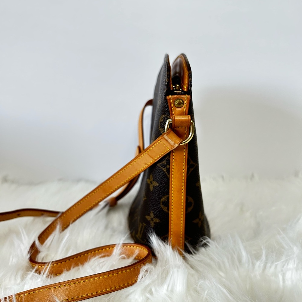 Louis Vuitton Monogram Brown Crossbody Bag - Picture 2 of 13